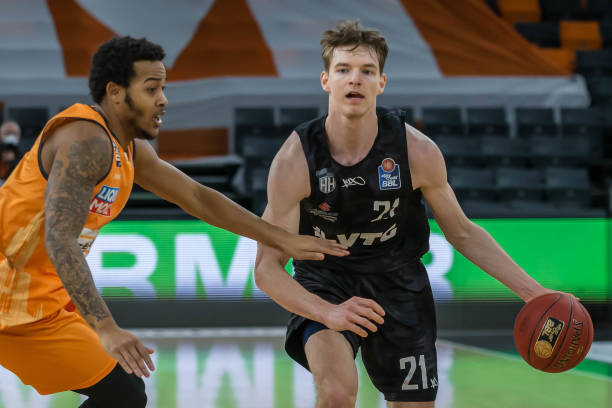 和更衣室氛 和更衣室氛